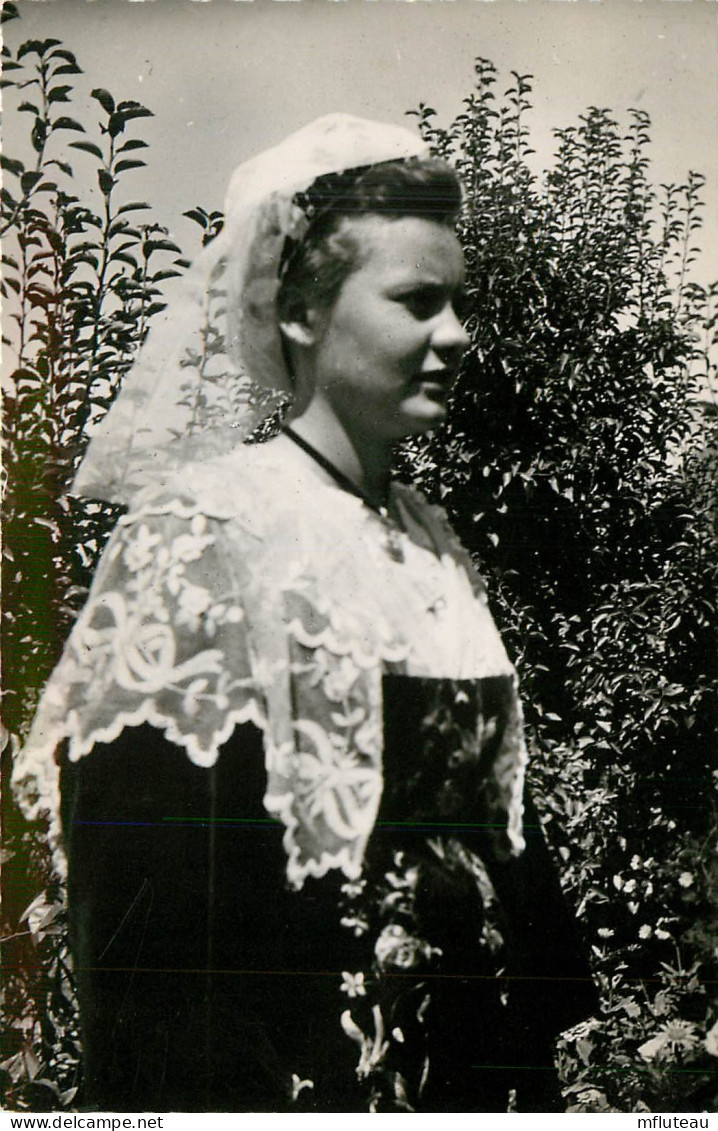 56* MORBIHAN    Jeune Fille De St Gildas De Ruhys CPSM  (format 9x14cm)    RL25,0725 - Costumes