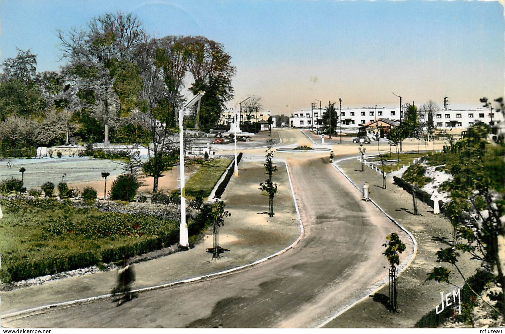 59* MAUBEUGE   Carrefour De La Porte De Mons  CPSM  (format 9x14cm)   RL25,1132 - Maubeuge