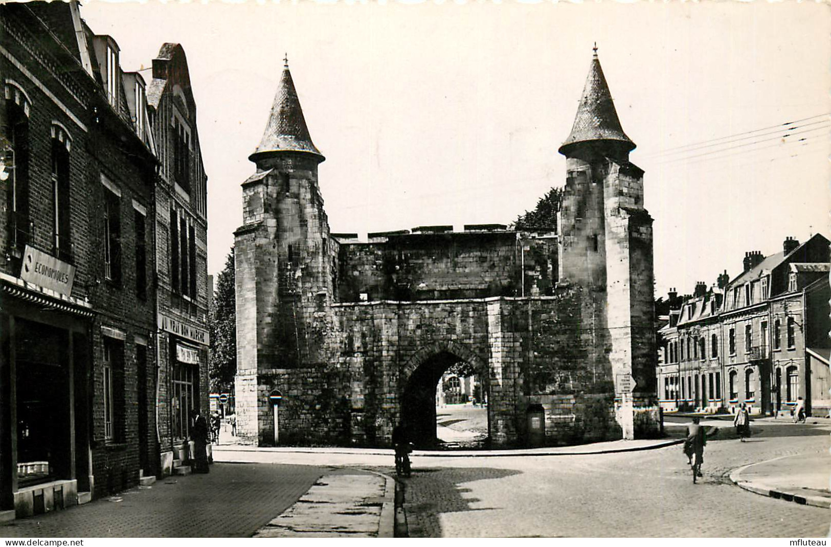 59* CAMBRAI    Porte De Pars   CPSM  (format 9x14cm)   RL25,1120 - Cambrai