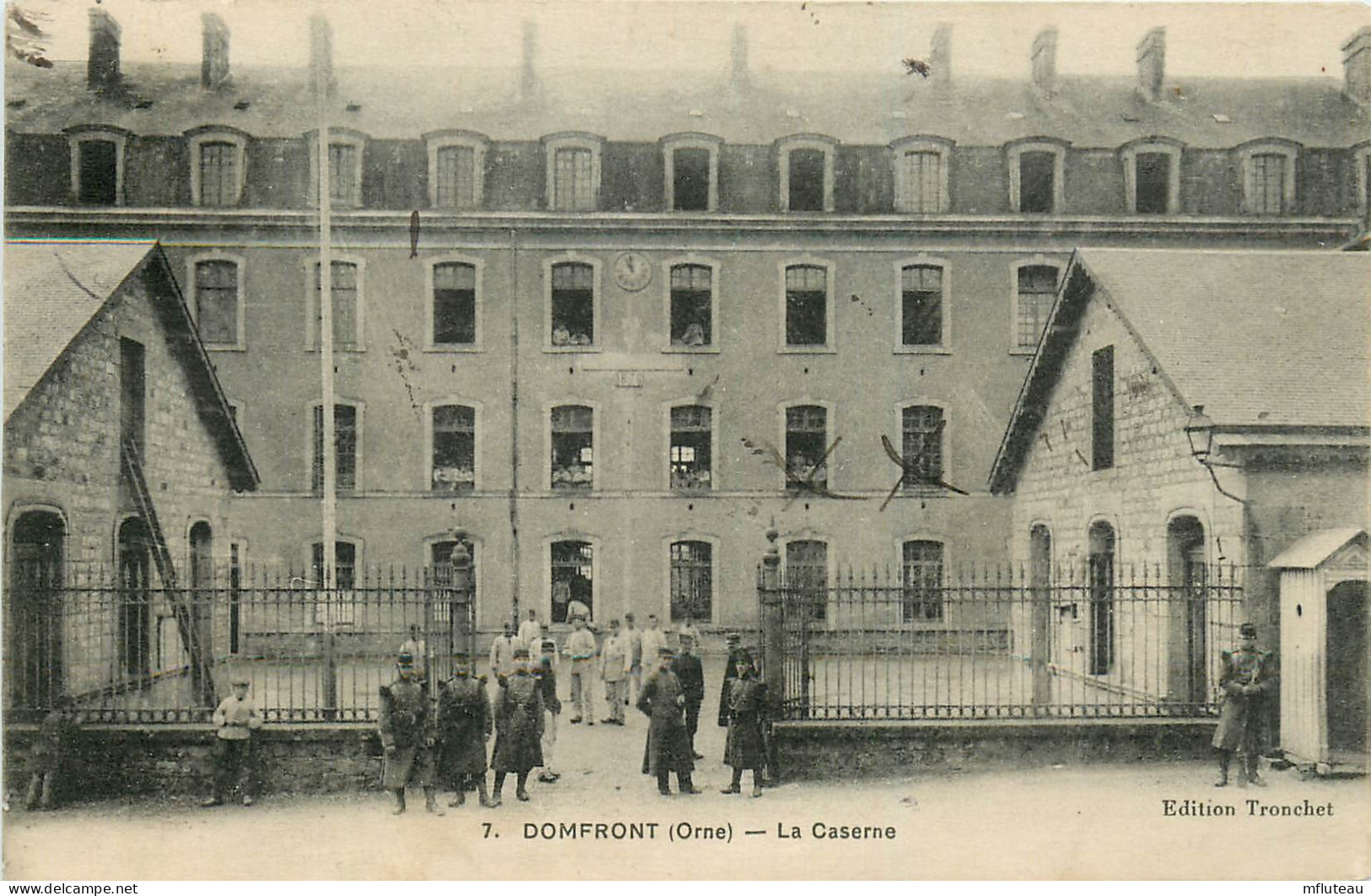 61* DOMFRONT   La Caserne  RL25,1701 - Barracks