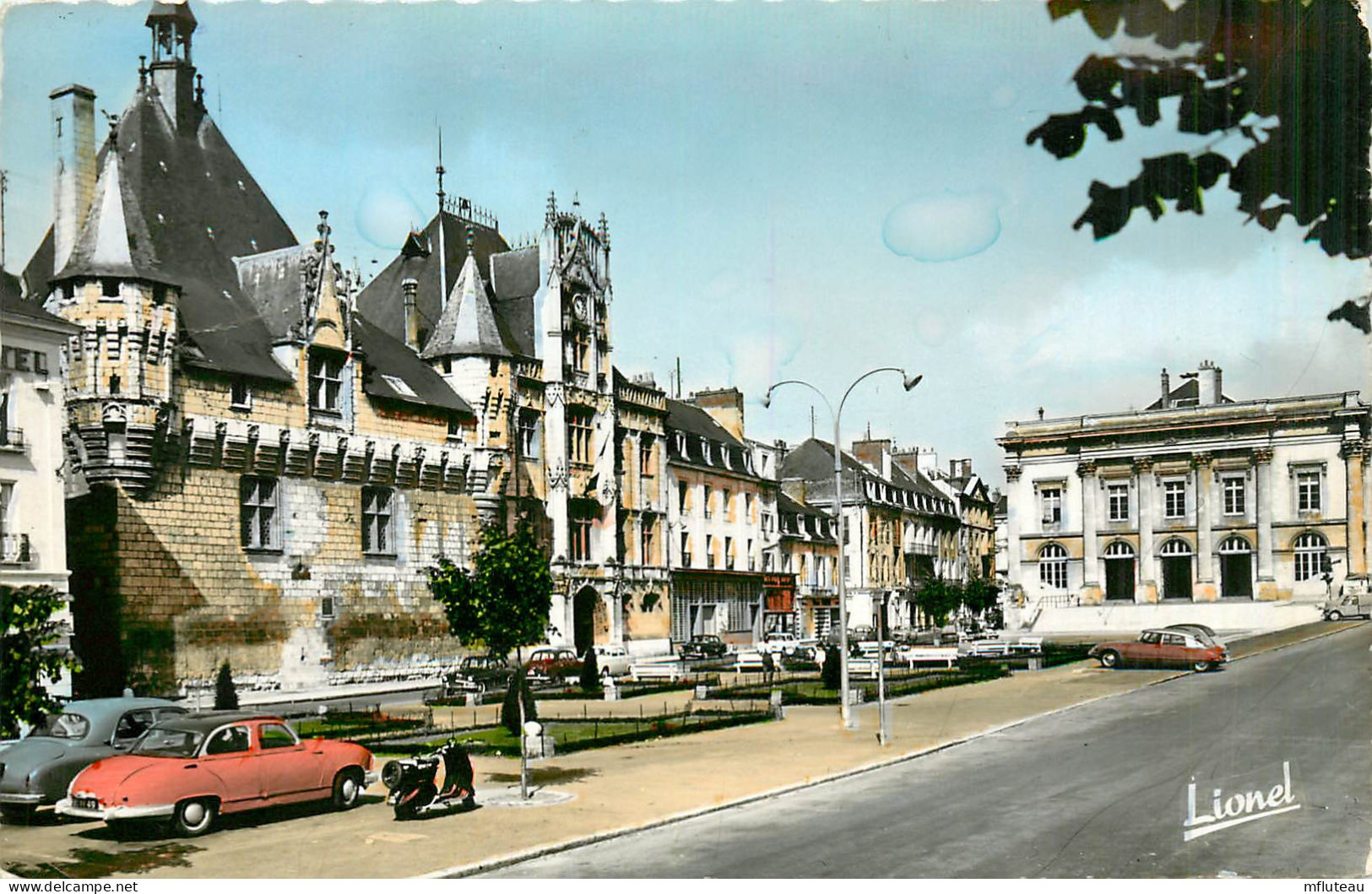 49* SAUMUR  Hotel De Ville Et Theatre  CPSM (9x14cm)          RL37.0241 - Saumur