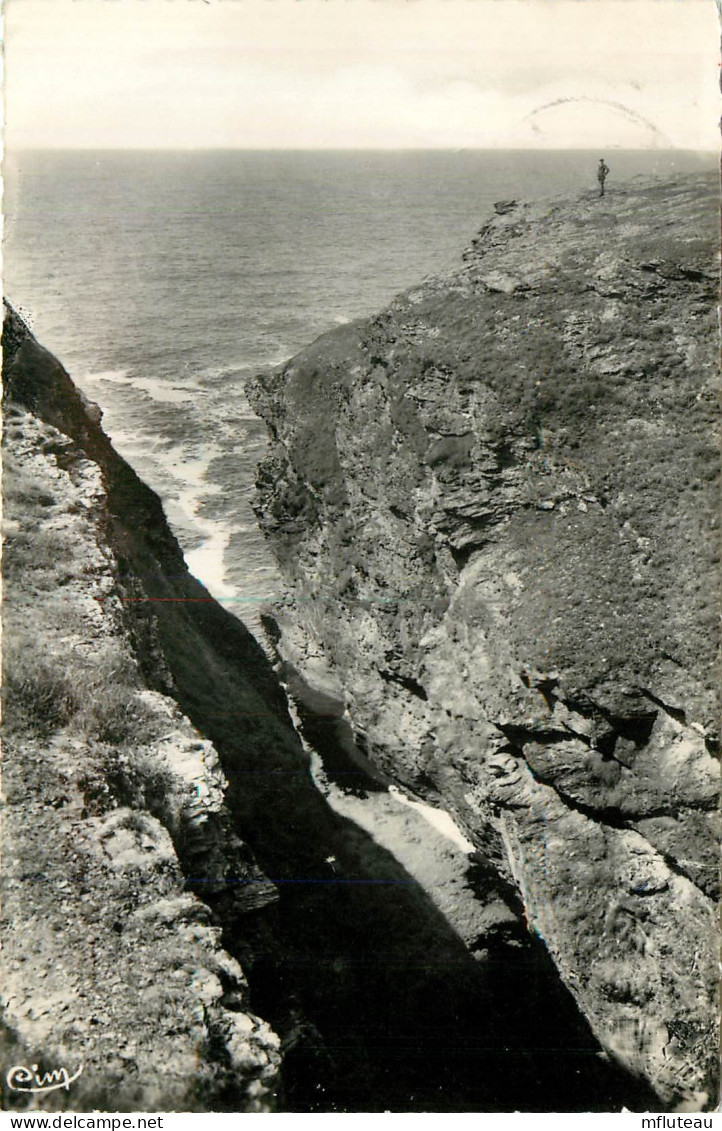 56* ILE DE GROIX    Le Trou De L Enfer CPSM (9x14cm)        RL37.0884 - Groix