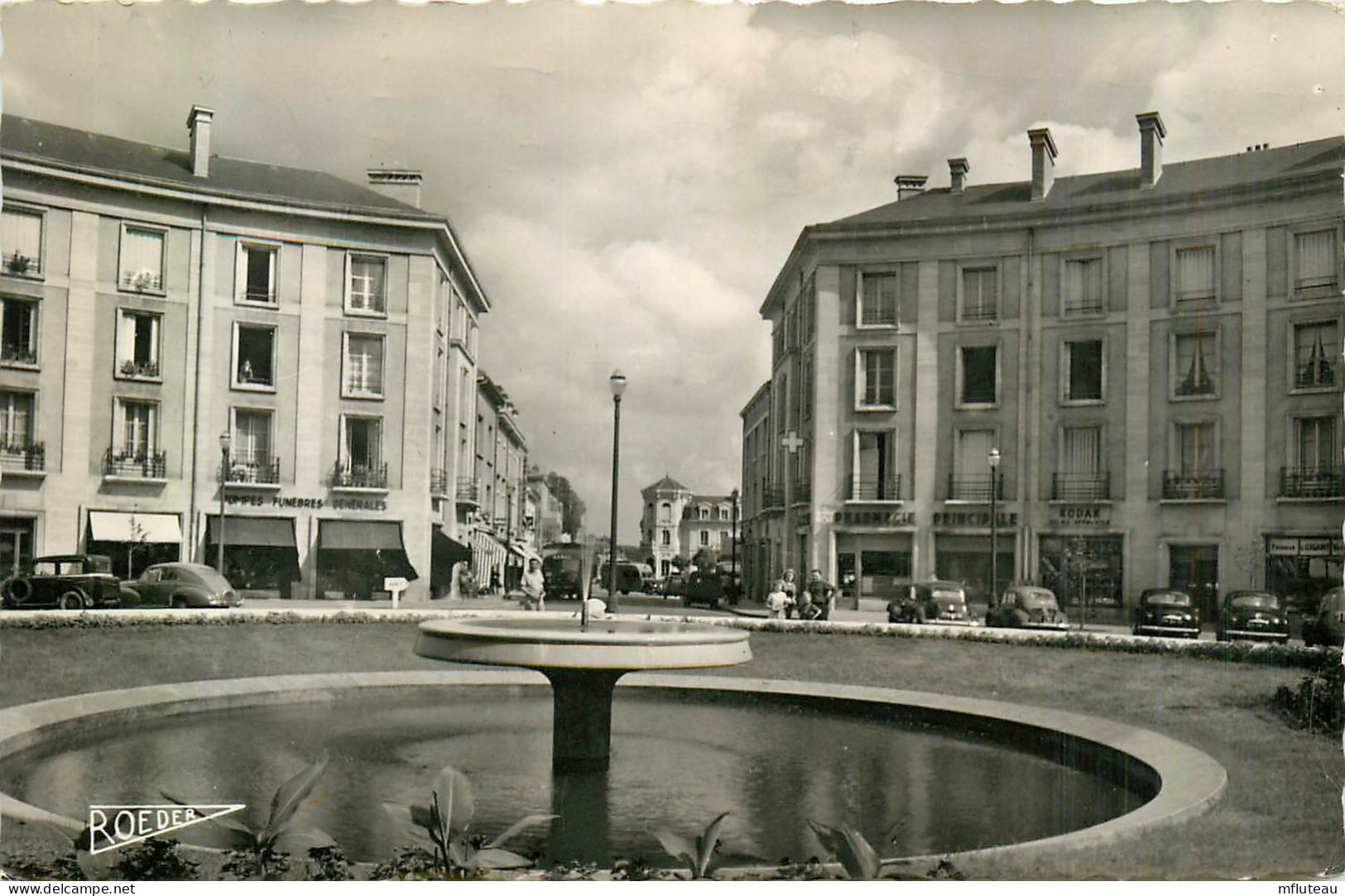 54* TOUL  Place Des 3 Eveches  CPSM (9x14cm)          RL37.0640 - Toul