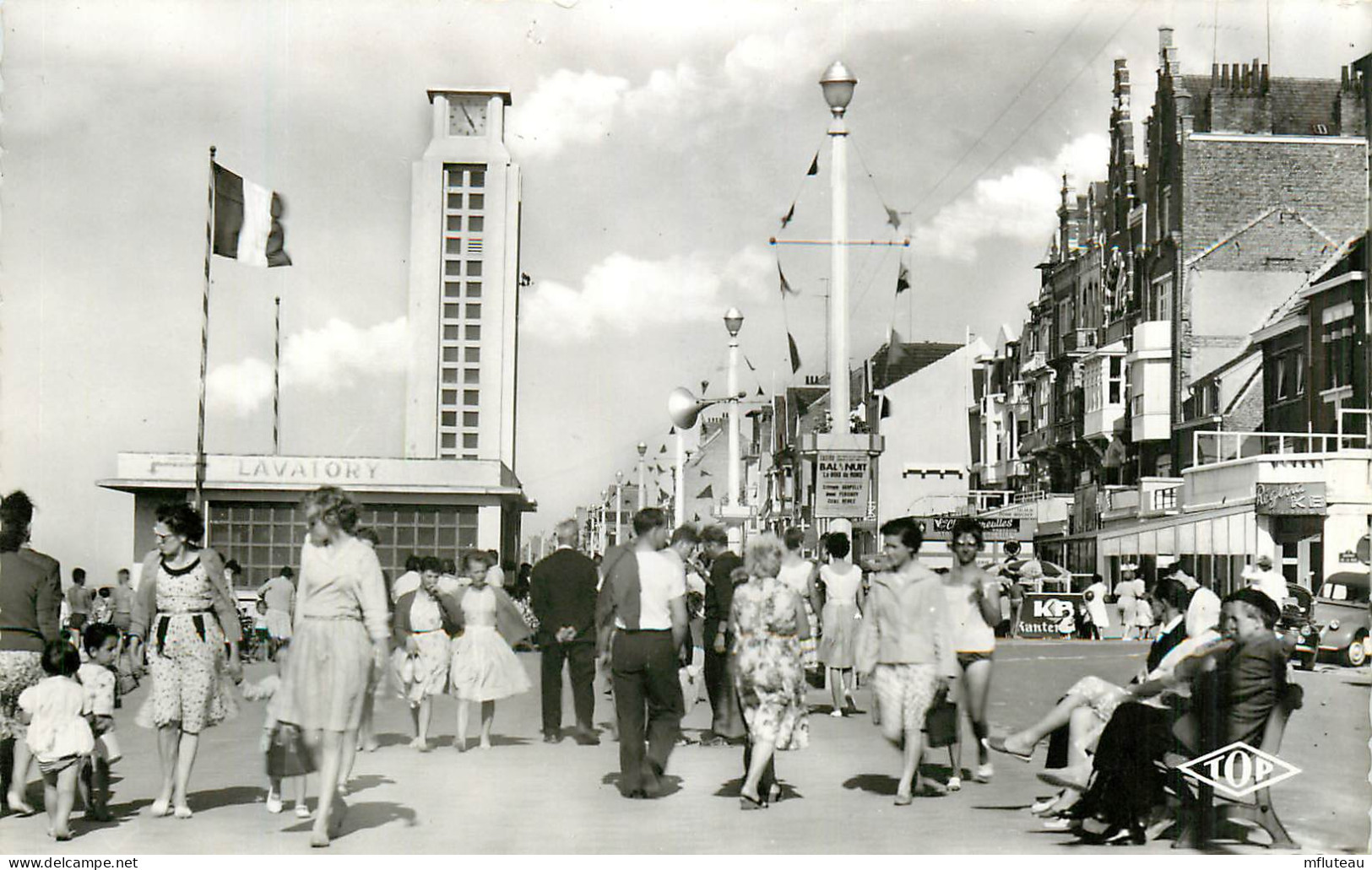 59* MALO LES BAINS Pote De Police Sur La   Digue   CPSM (9x14cm)  RL37.1210 - Malo Les Bains