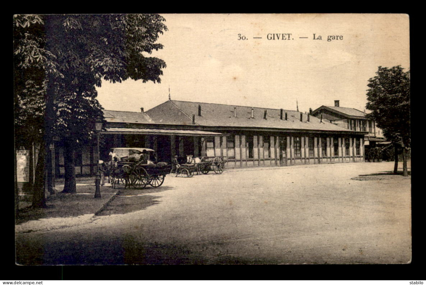 08 - GIVET - LA GARE DE CHEMIN DE FER - Givet