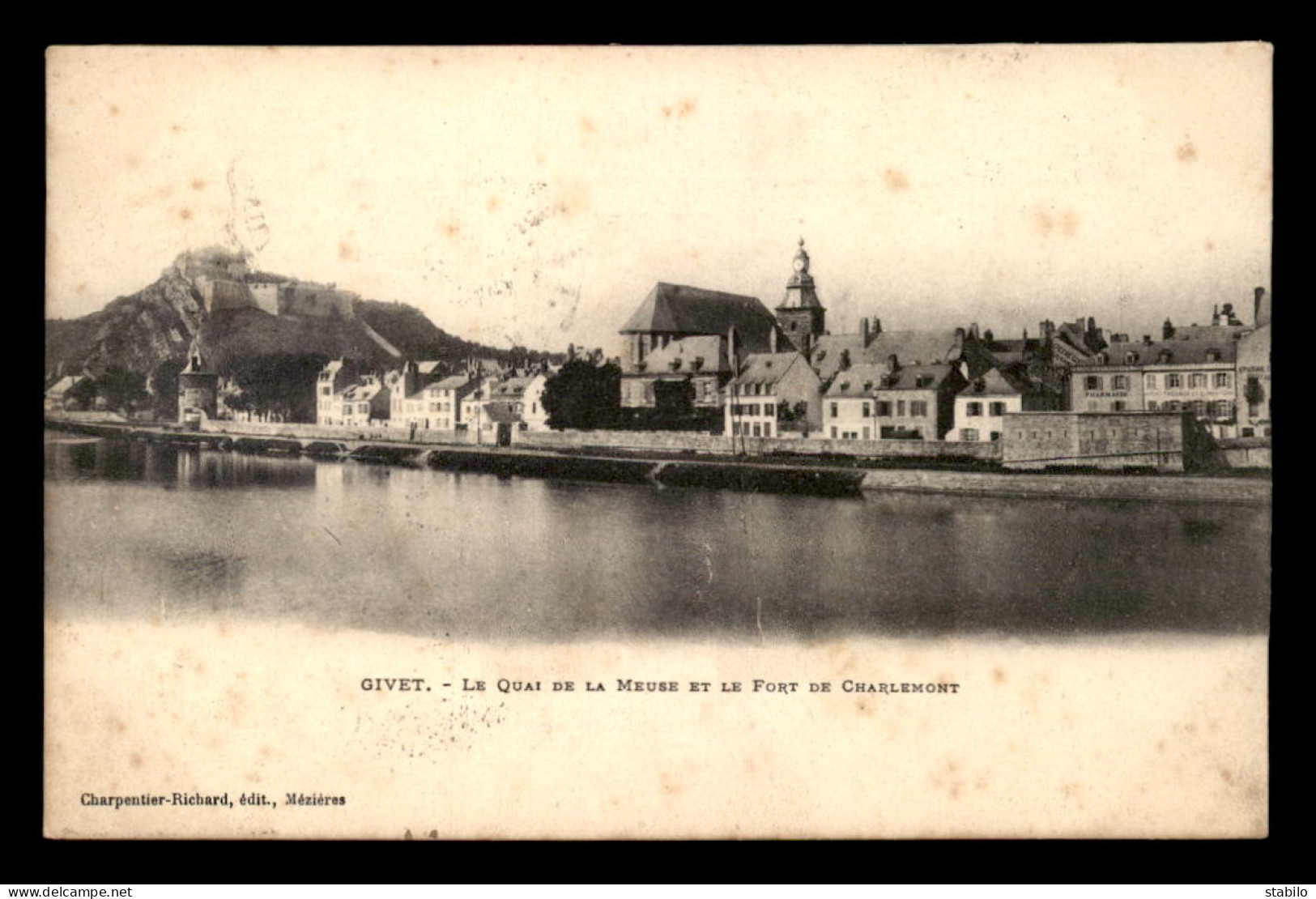 08 - GIVET - LE QUAI DE LA MEUSE ET LE FORT DE CHARLEMONT - Givet