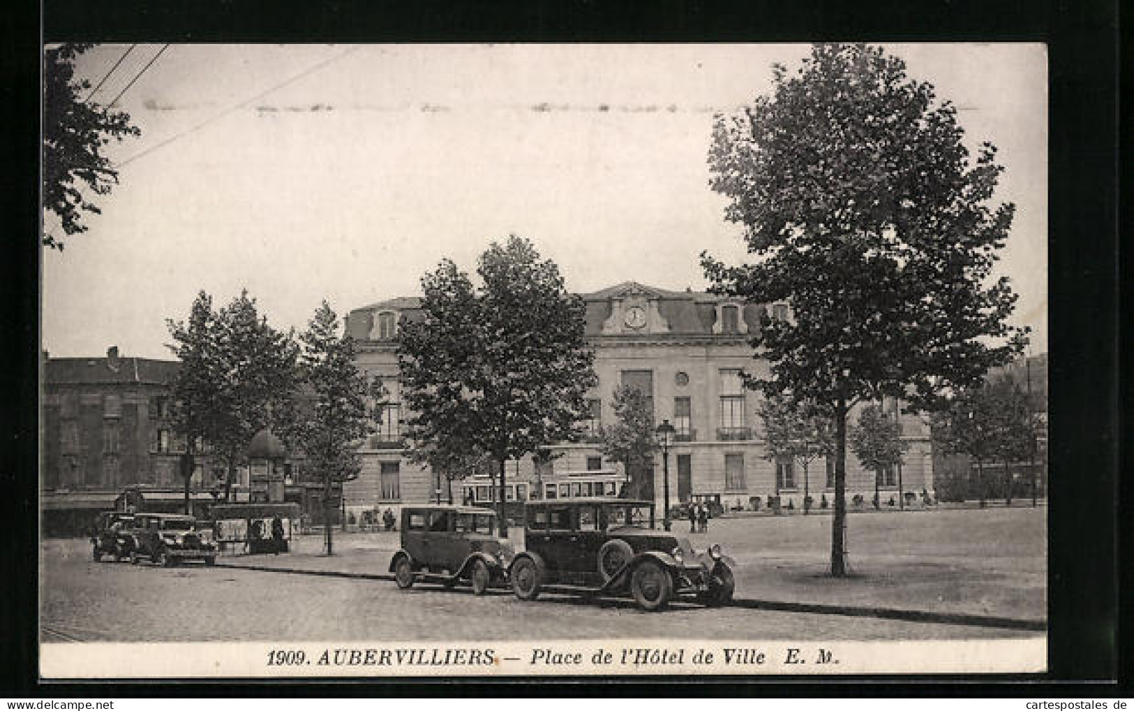 CPA Aubervilliers, Place De L`Hotel De Ville, Tramway Unterwegs  - Aubervilliers