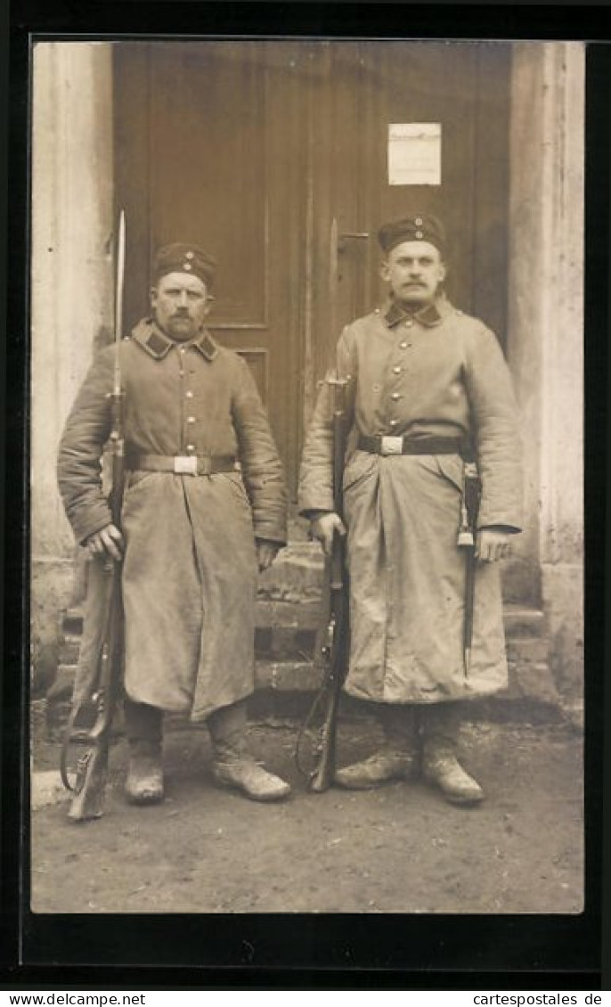 Foto-AK Soldaten Wachposten Mit Gewehr Und Bajonett  - Guerre 1914-18