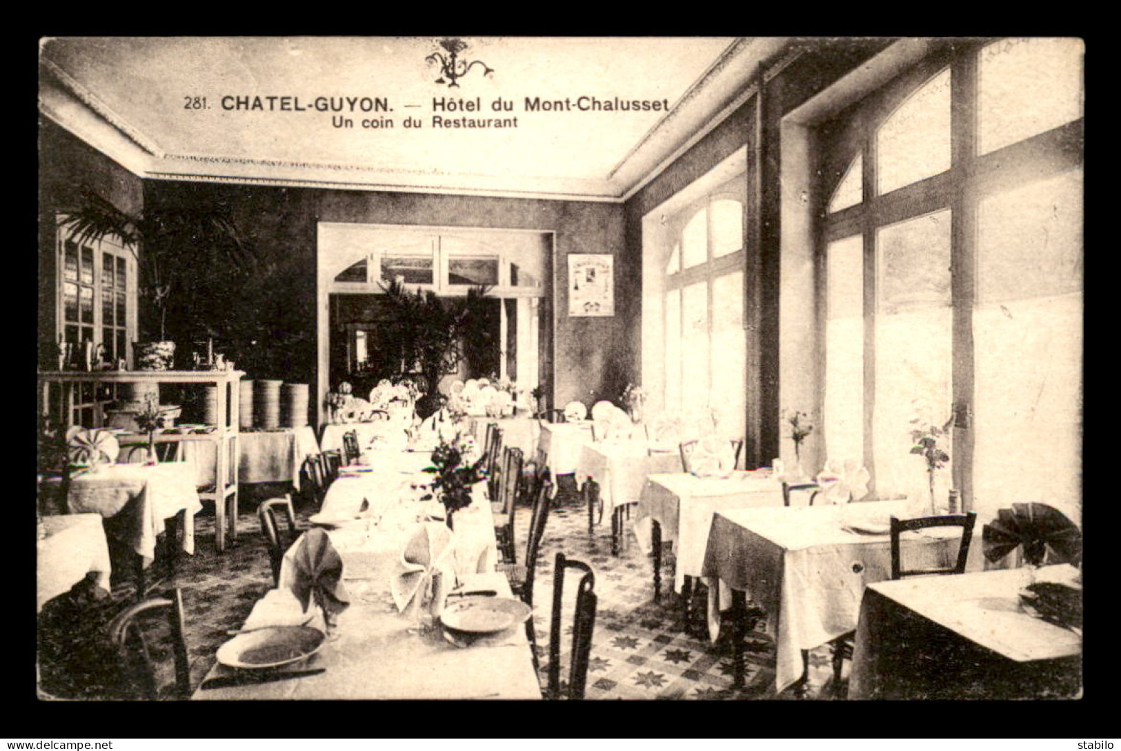 63 - CHATEL-GUYON - HOTEL DU MONT-CHALUSSET - UN COIN DU RESTAURANT - Châtel-Guyon