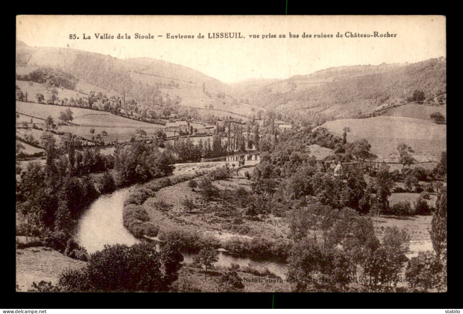 63 - VALLEE DE LA SIOULE - VUE PRISE DES RUINES DE CHATEAU-ROCHER - Autres & Non Classés