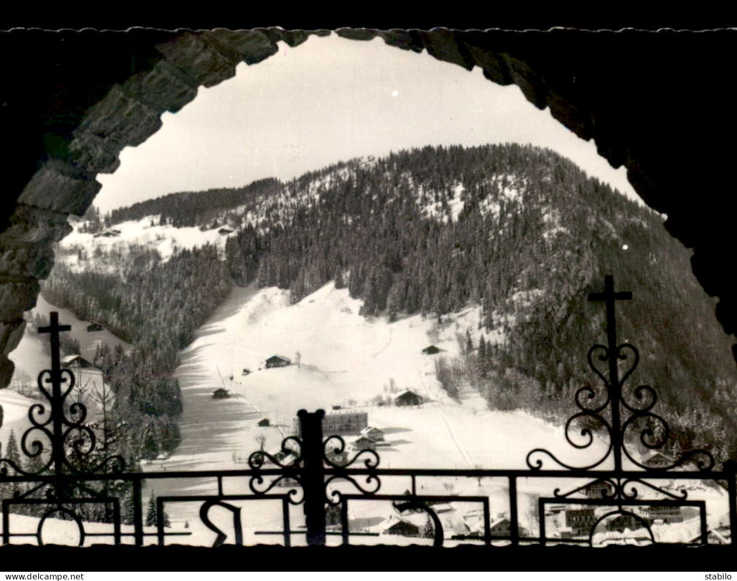 74 - LA CLUSAZ - ARRIVEE DES PISTES DE BEAUREGARD - La Clusaz