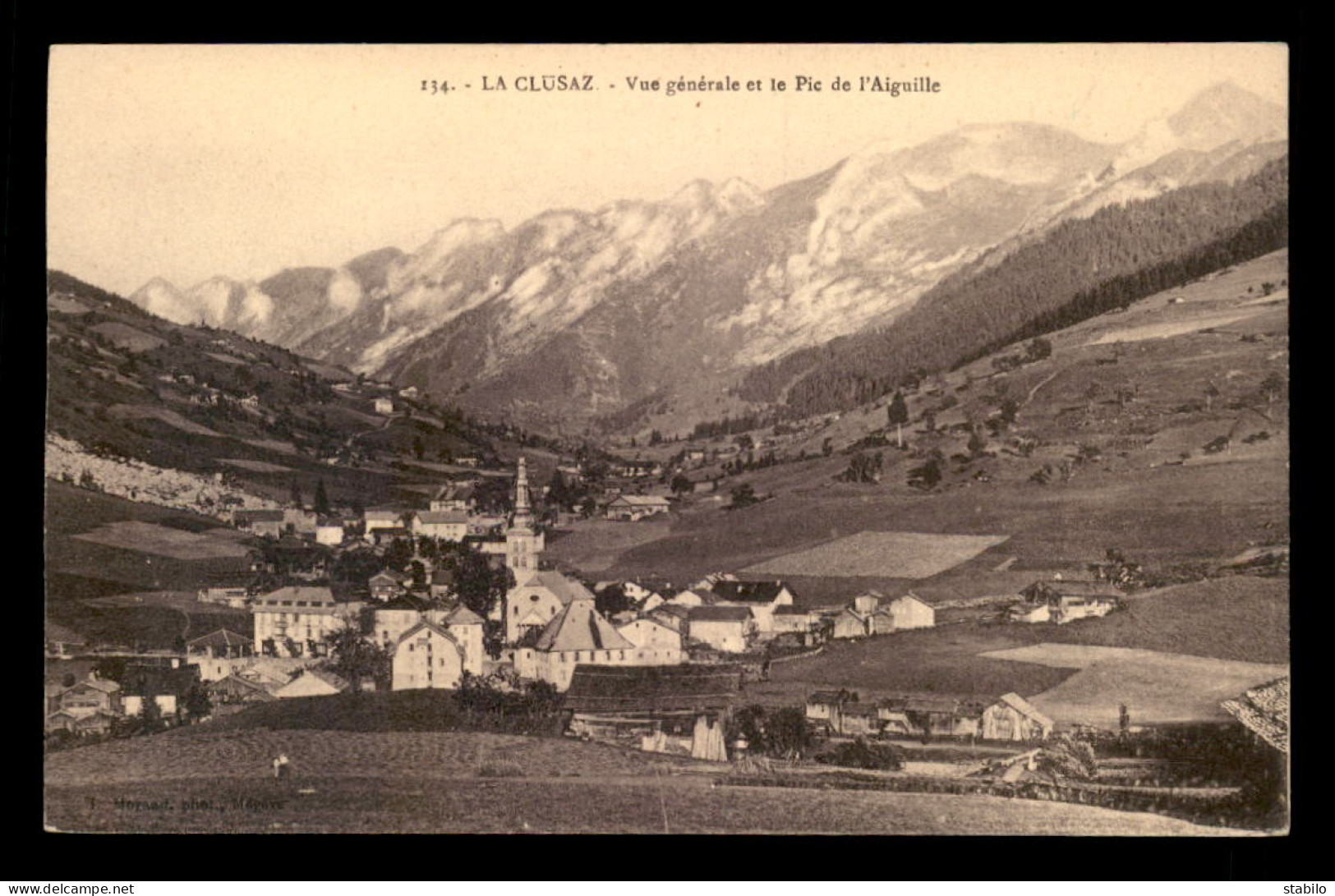 74 - LA CLUSAZ - VUE GENERALE ET LE PIC DE L'AIGUILLE - La Clusaz