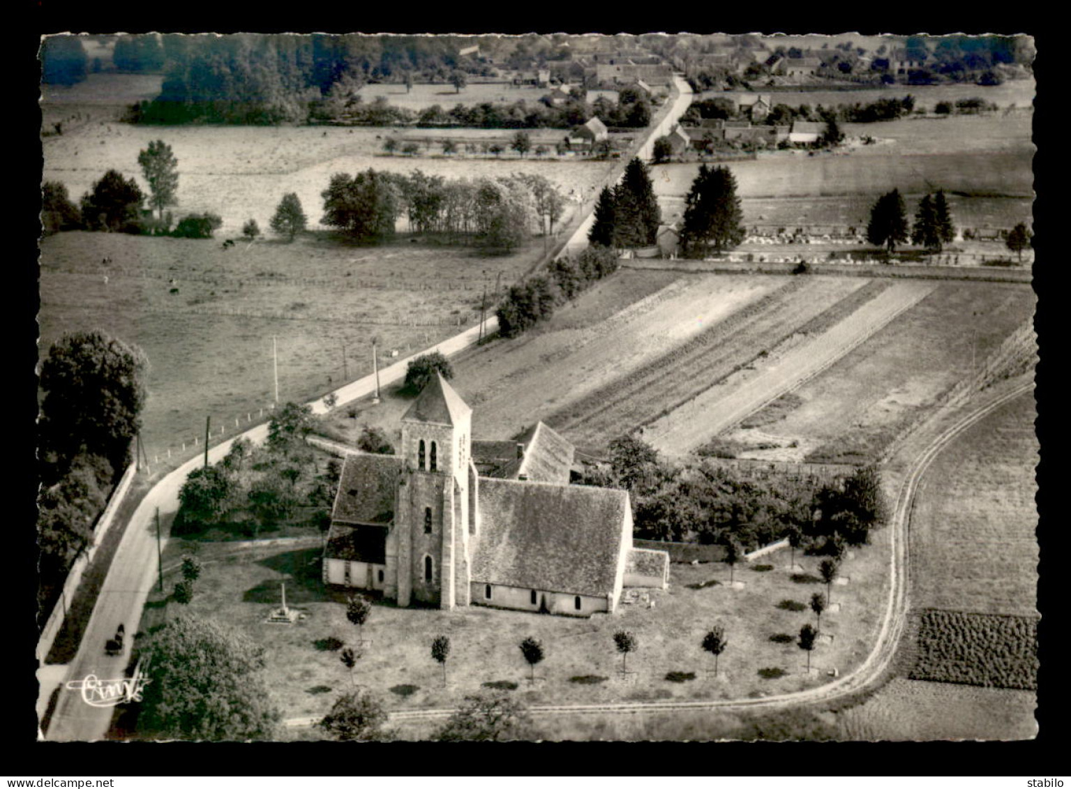 77 - THOURY-FEROTTES - VUE AERIENNE - L'EGLISE - Other & Unclassified