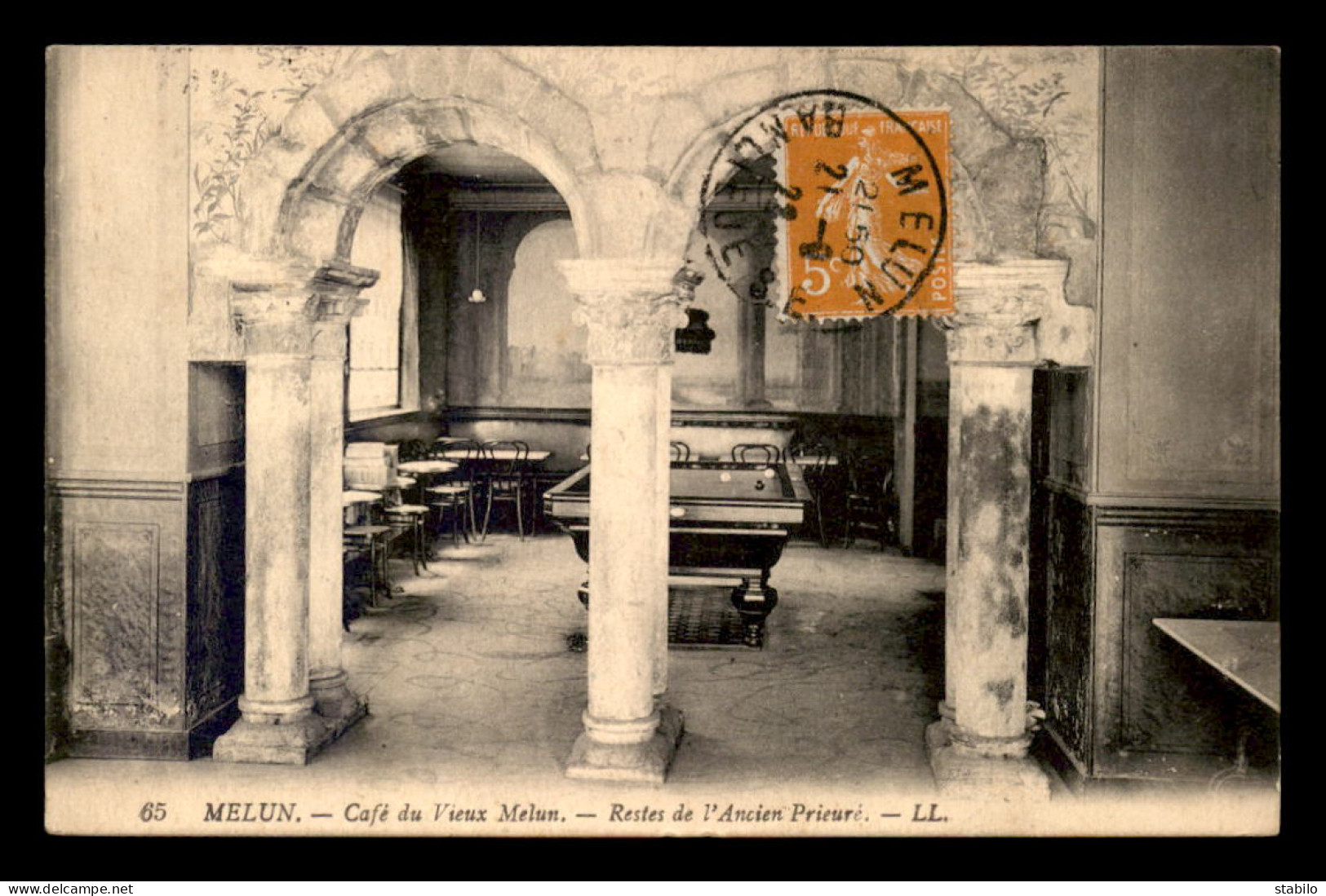 77 - MELUN - CAFE DU VIEUX MELUN - RESTE DE L'ANCIEN PRIEURE - BILLARD - CHAISES THONET - Melun