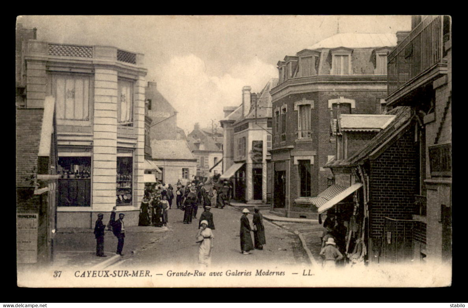 80 - CAYEUX-SUR-MER - GRANDE RUE AVEC GALERIES MODERNES - Cayeux Sur Mer