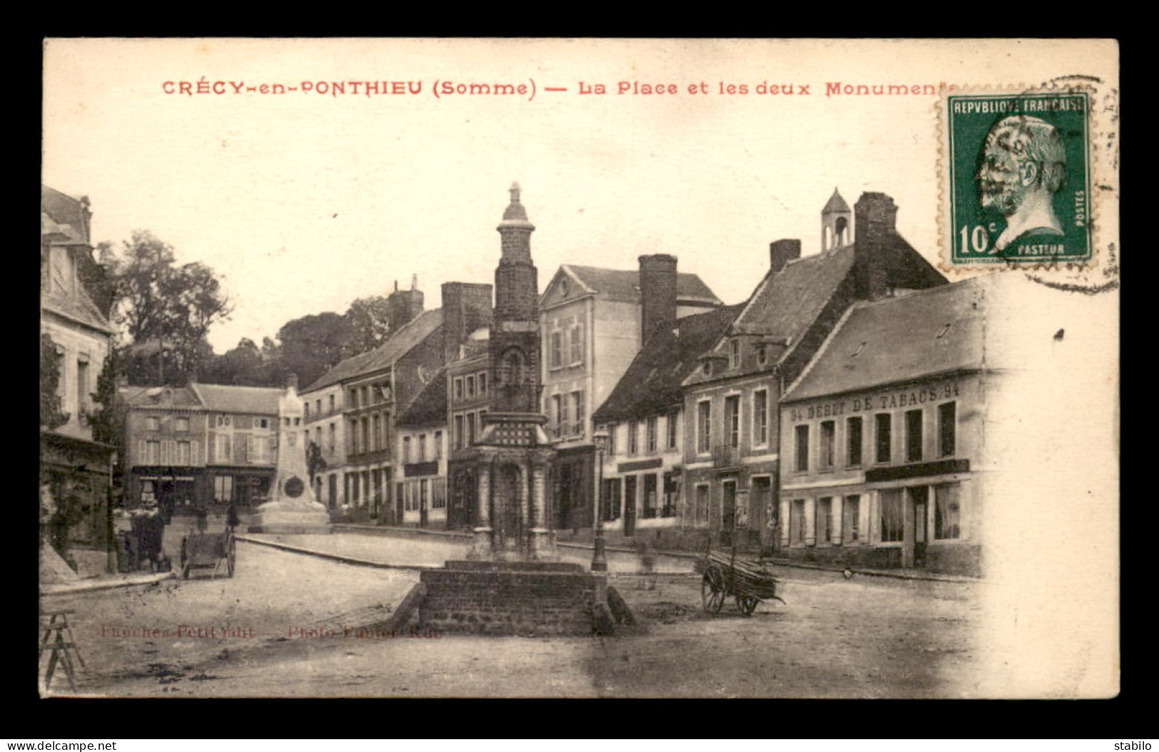 80 - CRECY-EN-PONTHIEU - LA PLACE ET LES DEUX MONUMENTS - Crecy En Ponthieu