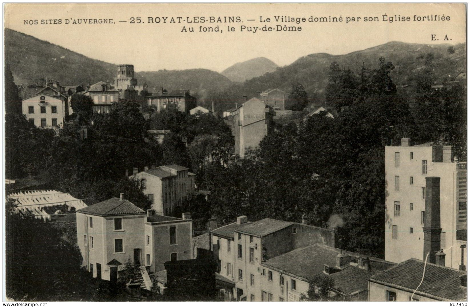 Royat - Le Village Domine Par Son Eglise - Royat