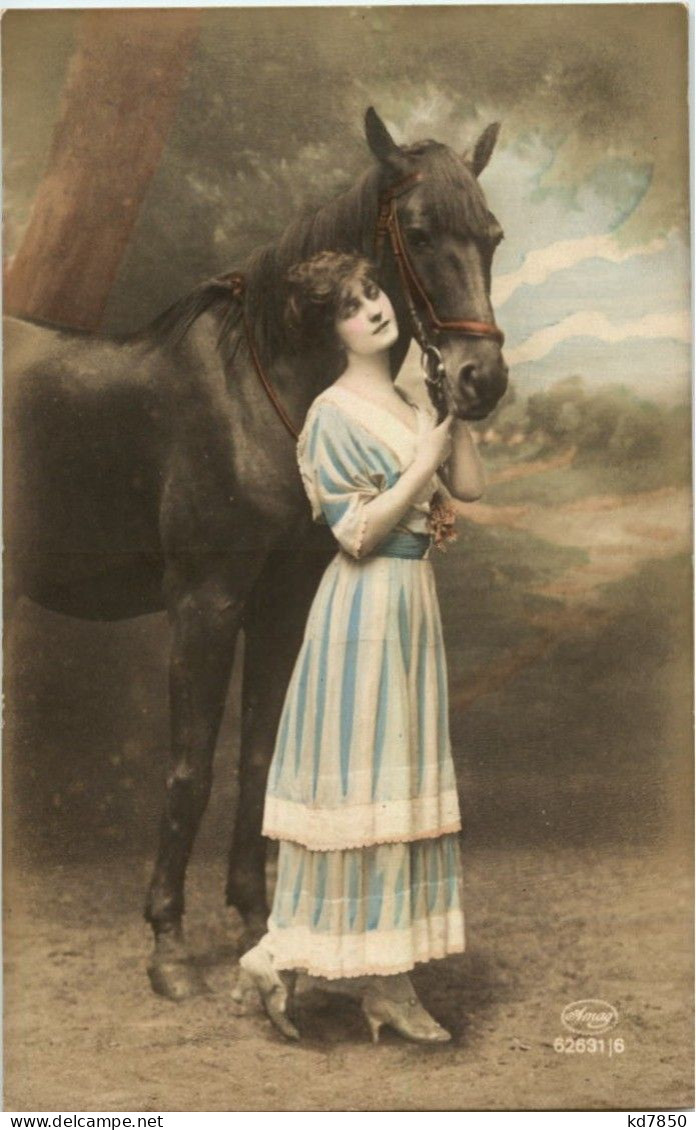 Frau Mit Pferd - Horses