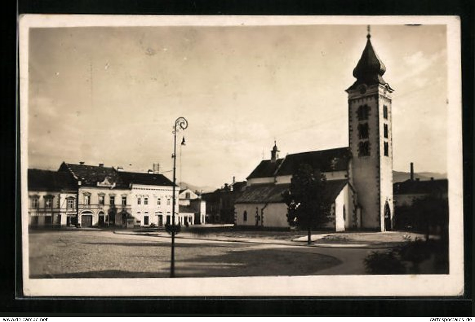 AK Liptovsky Sv. Mikulas, Strassenpartie Mit Kirche  - Slovakia