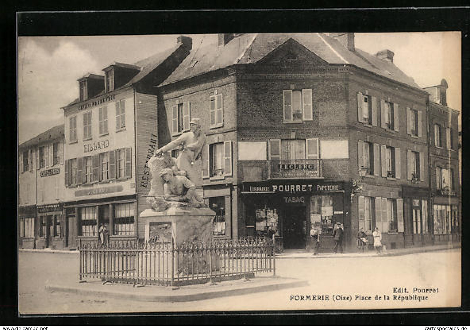 CPA Formerie, Place De La République  - Formerie