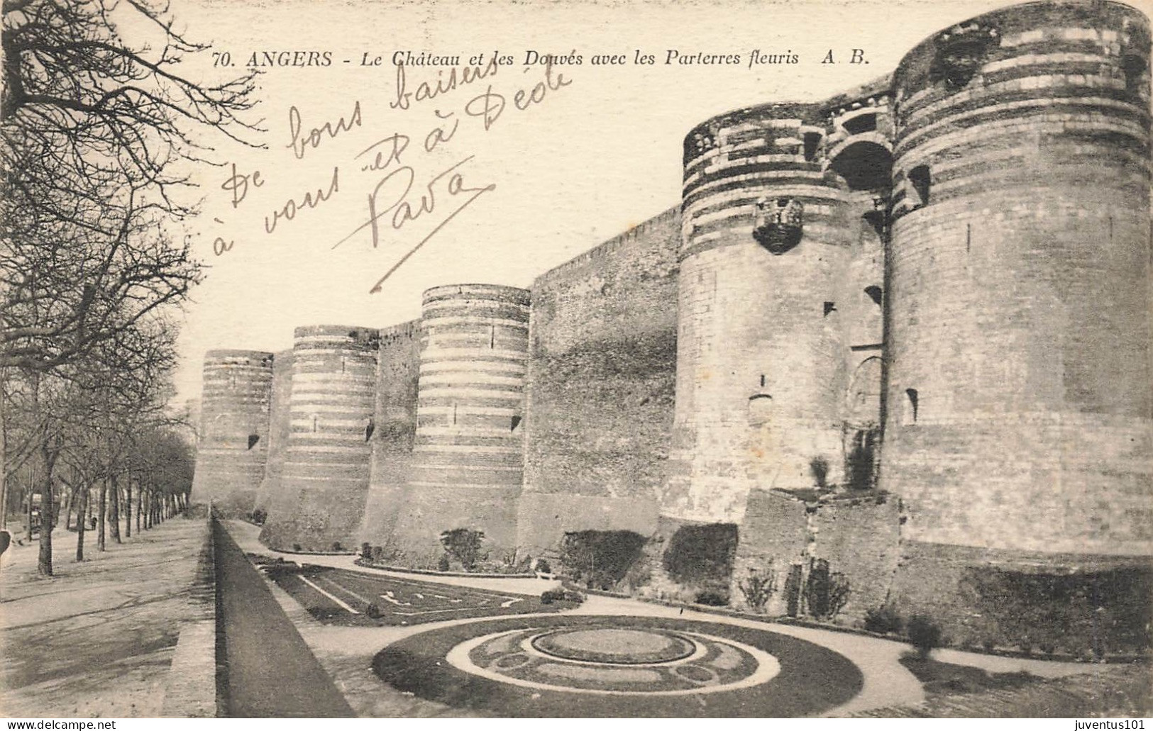 CPA Angers-Le Château Et Les Douves Avec Les Parterres Fleuris-70   L2877 - Angers