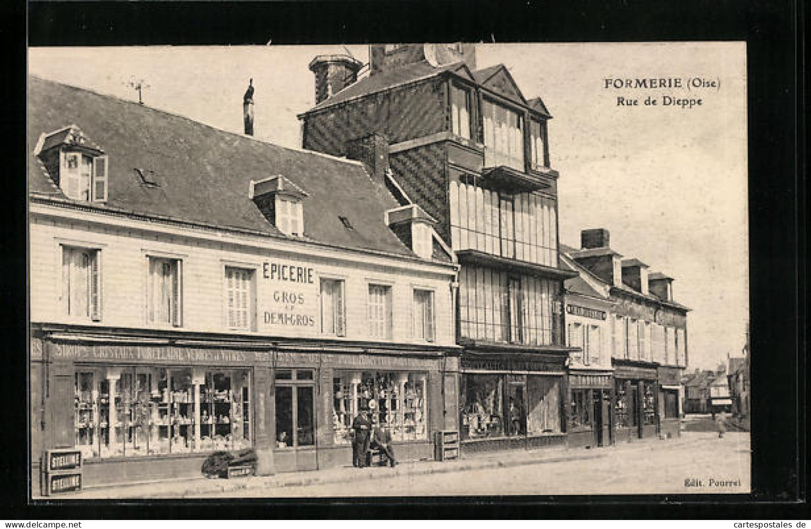 CPA Formerie, Rue De Dieppe, Vue De La Rue  - Formerie