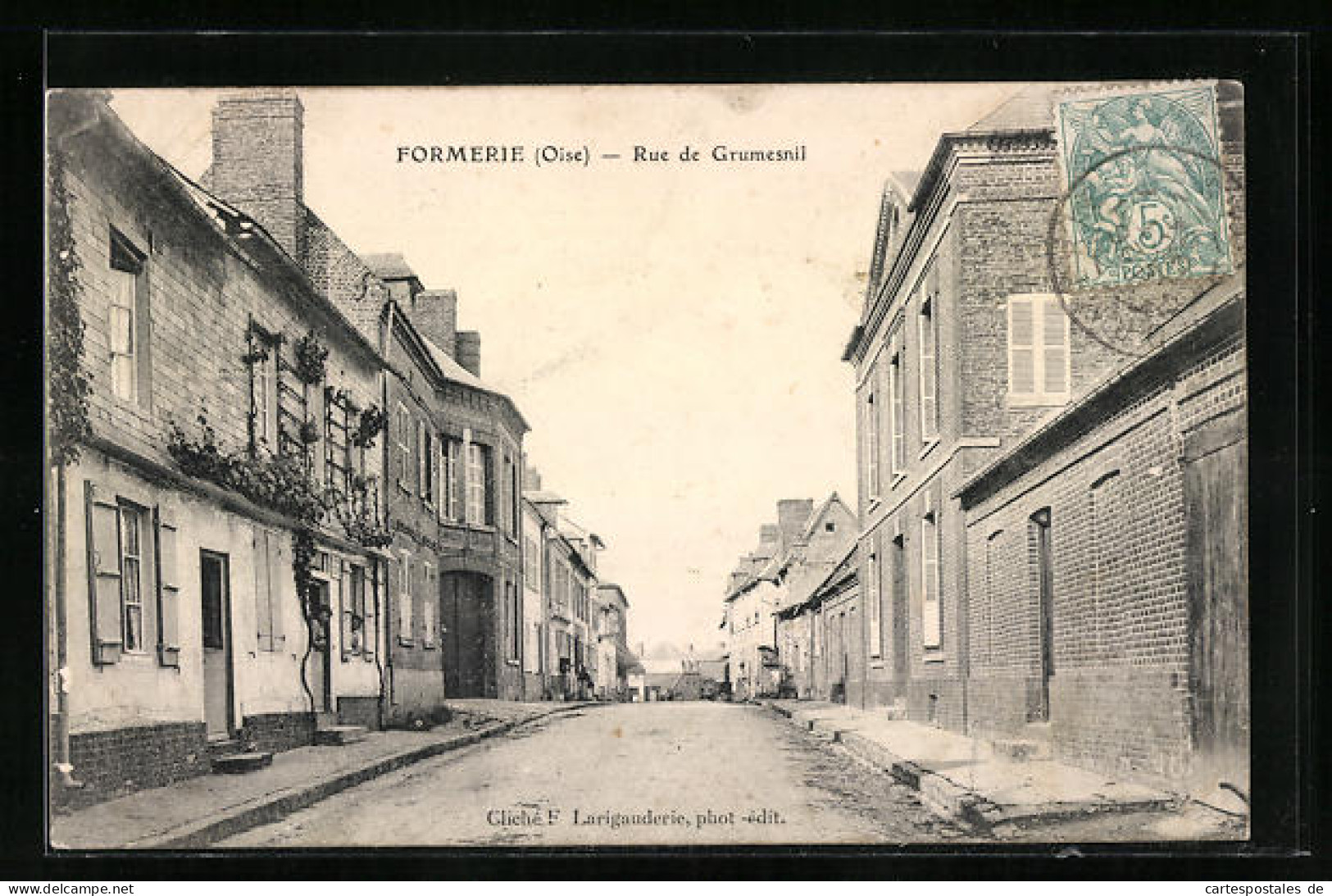 CPA Formerie, Rue De Grumesnil, Vue De La Rue  - Formerie
