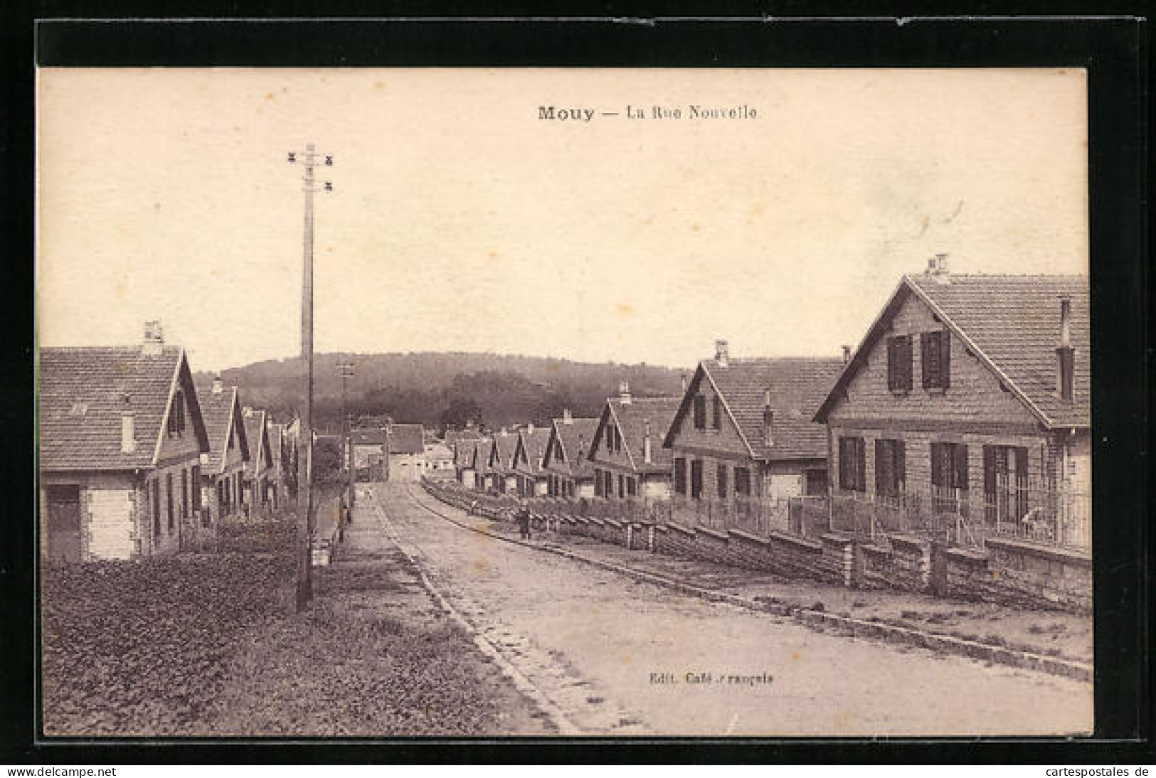 CPA Mouy, La Rue Nouvelle, Vue De La Rue  - Mouy