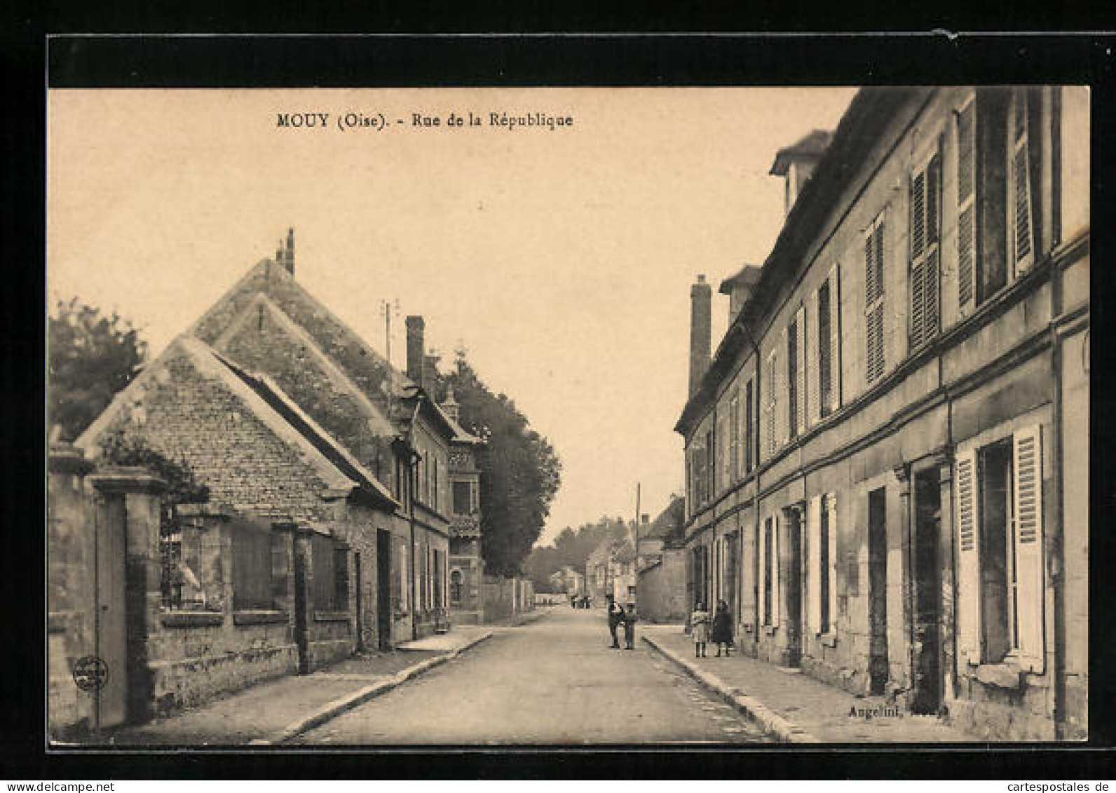 CPA Mouy, Rue De La République, Vue De La Rue  - Mouy