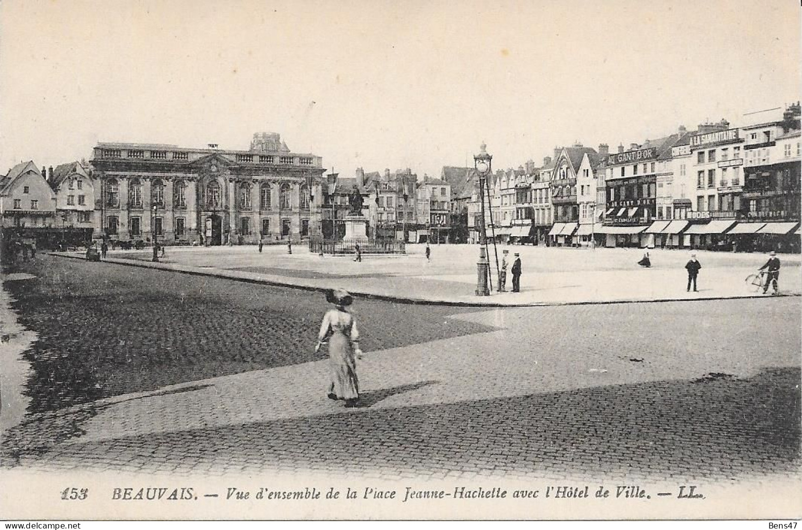 60 Beauvais Vue D'Ensemble De La Place Jeanne Hachelte Avec Hotel De Ville - Beauvais