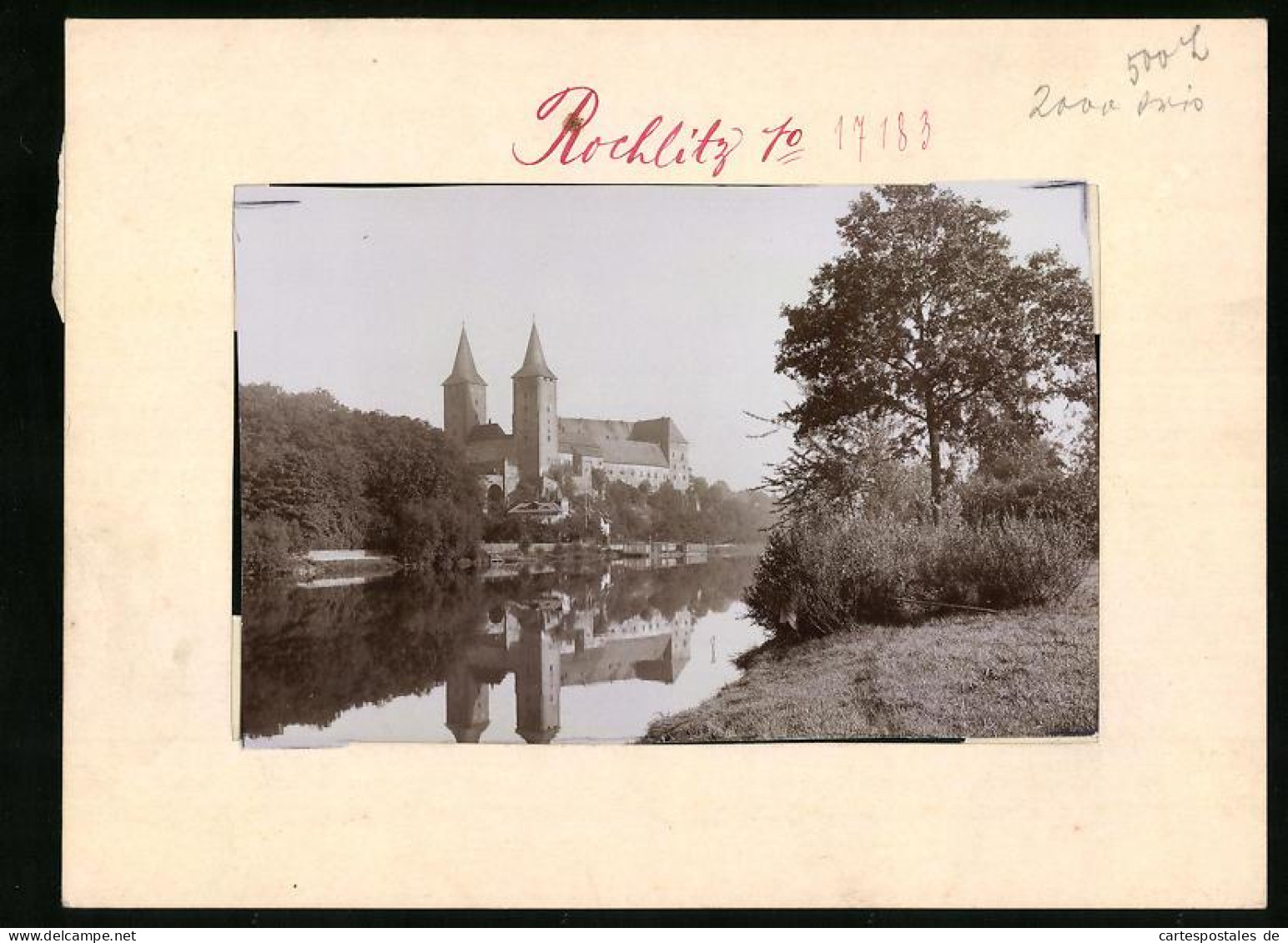 Fotografie Brück & Sohn Meissen, Ansicht Rochlitz, Schloss Spiegelt Sich Im Wasser  - Orte