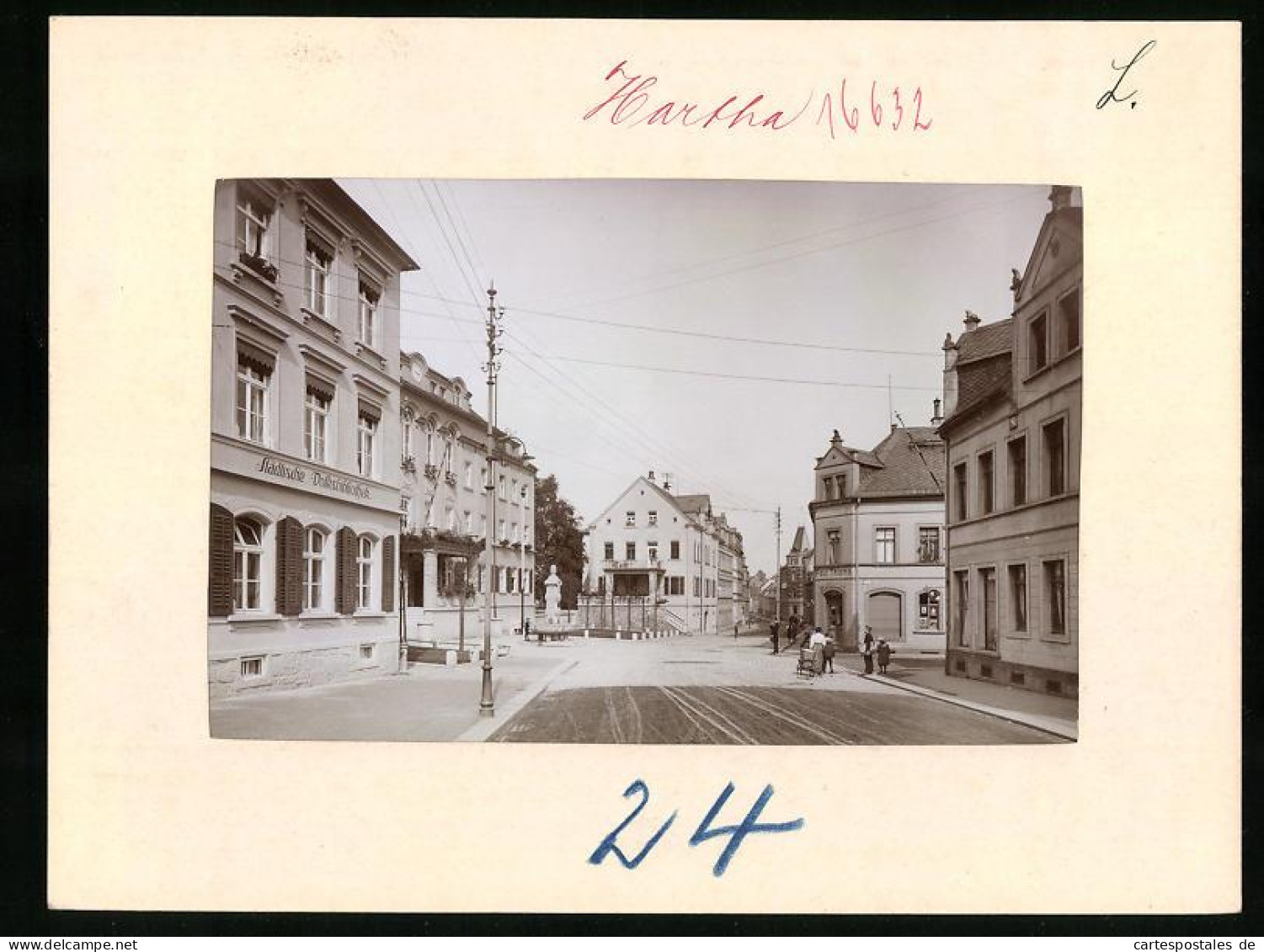 Fotografie Brück & Sohn Meissen, Ansicht Hartha, Albertstrasse Mit Rathaus, Städtische Volksbibliothek, Laden Paul T  - Orte