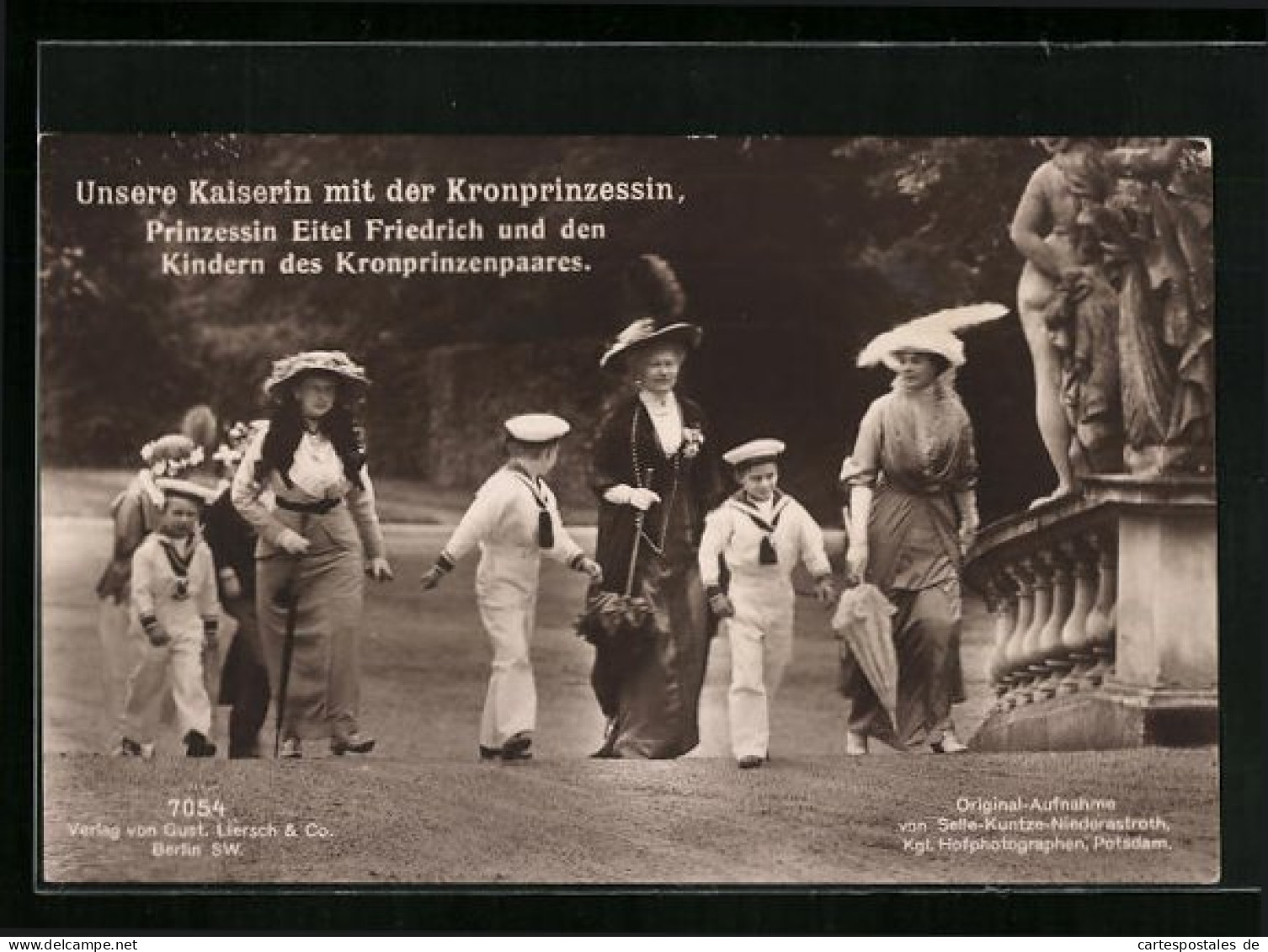 AK Kaiserin Mit Der Kronprinzessin Eitel Friedrich Und Den Kindern  - Koninklijke Families