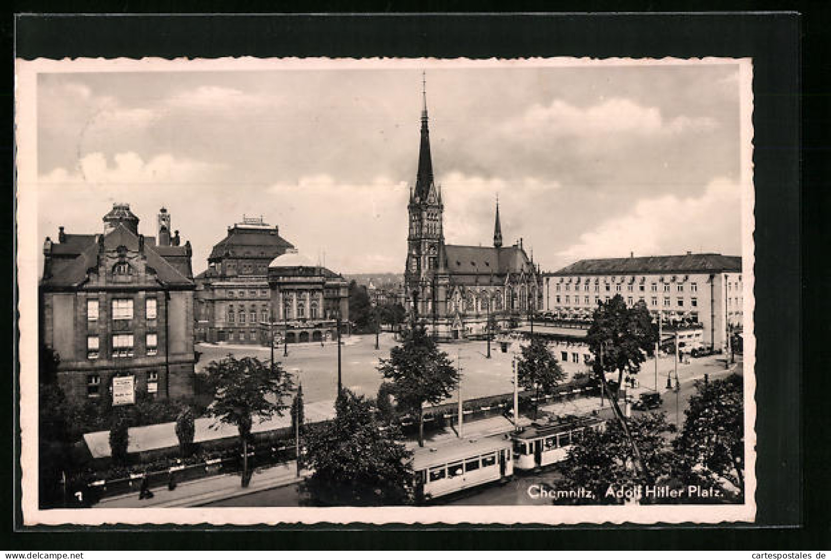 AK Chemnitz, Platz Mit Kirche Und Strassenbahn  - Strassenbahnen