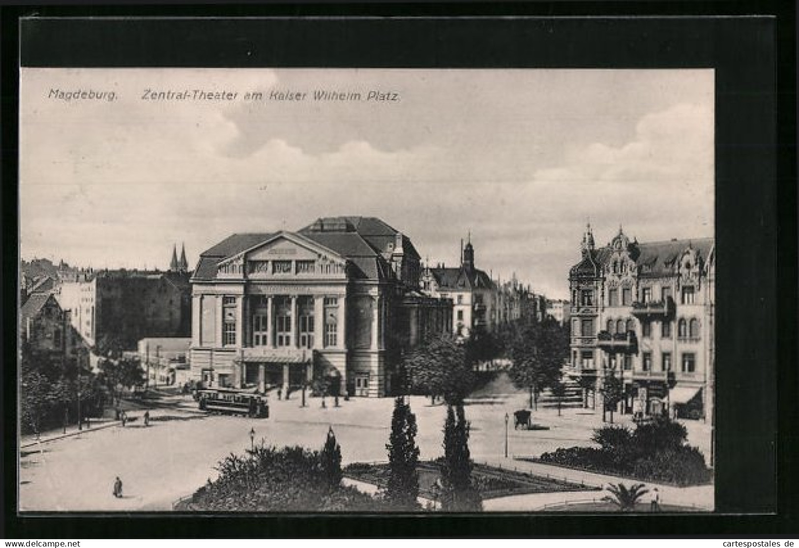 AK Magdeburg, Zentral-Theater Am Kaiser Wilhelm-Platz Und Strassenbahn  - Strassenbahnen