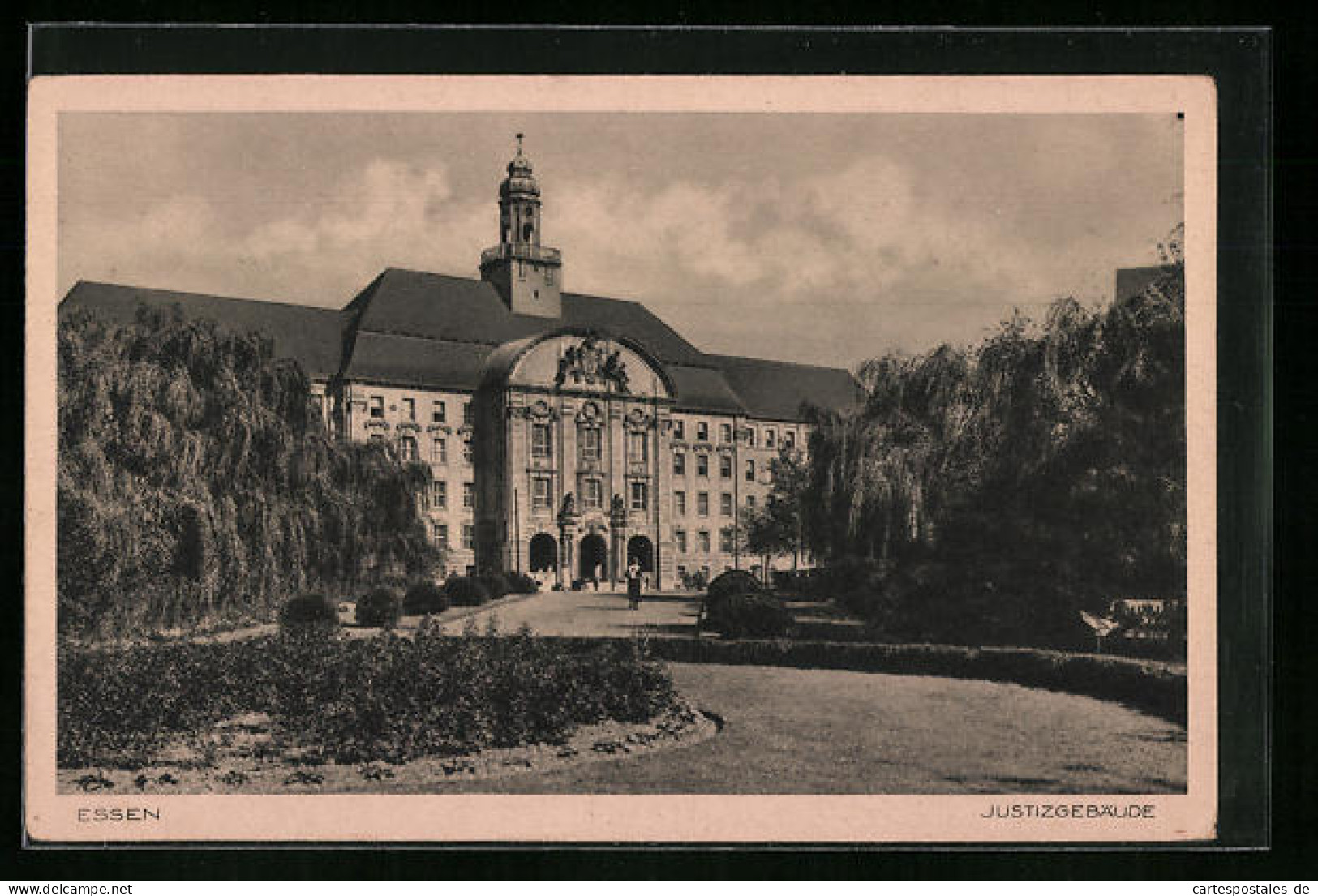 AK Essen, Justizgebäude Mit Grünanlage  - Essen