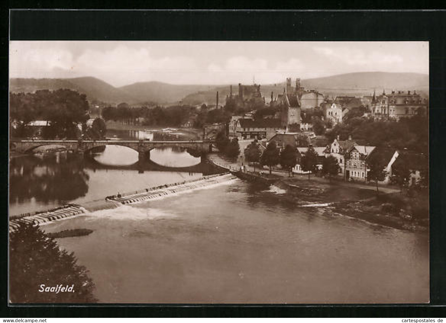 AK Saalfeld, Blick Auf Ortspartie Und Brücke  - Saalfeld