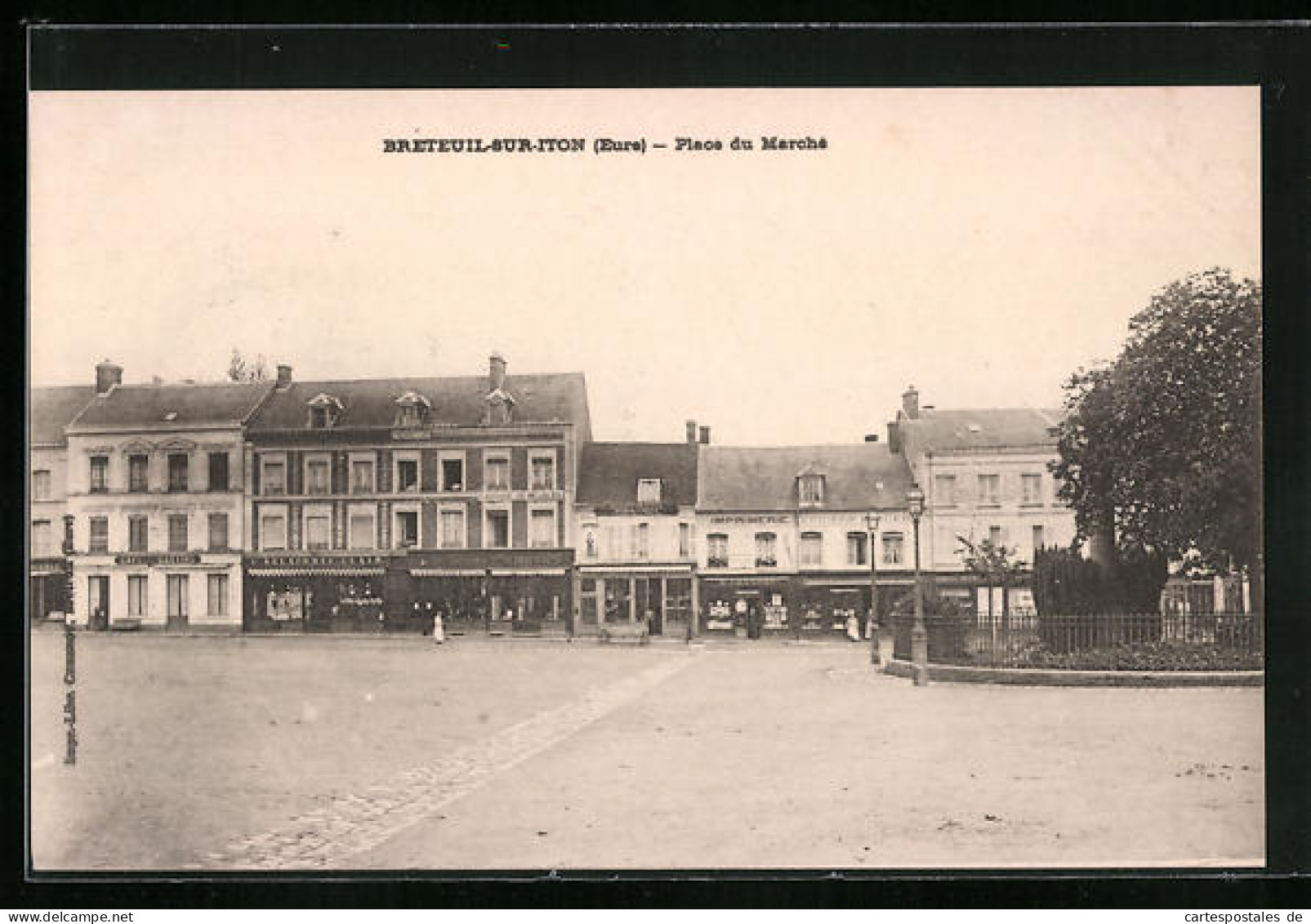 CPA Breteuil-sur-Iton, Place Du Marché  - Breteuil