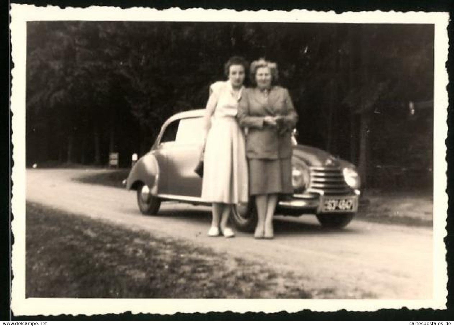 Fotografie Auto DKW, Frauen Nebst PKW  - Automobile