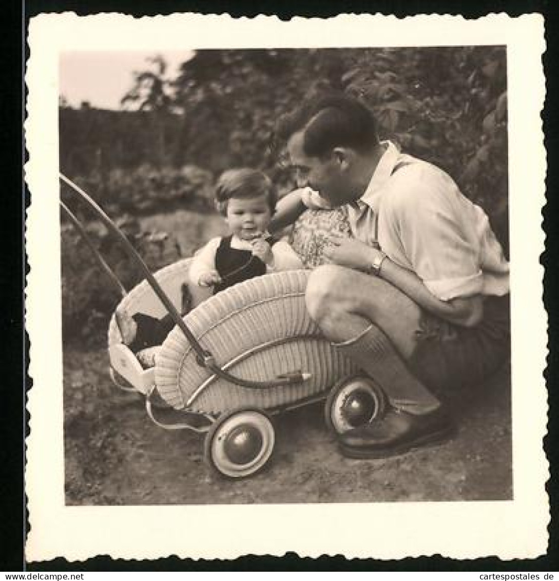 Fotografie Vater Nebst Baby Im Kinderwagen  - Other & Unclassified