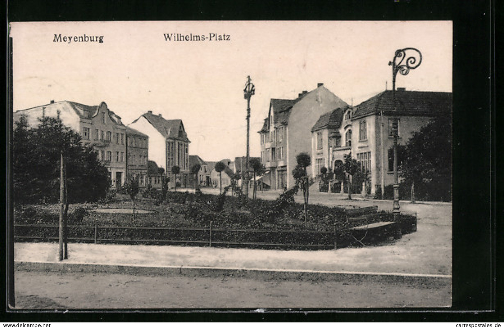 AK Meyenburg, Wilhelms-Platz Mit Blick Auf Häuser  - Meyenburg