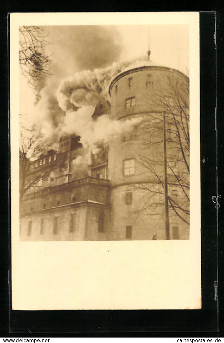 Foto-AK Stuttgart, Schlossbrand  - Disasters