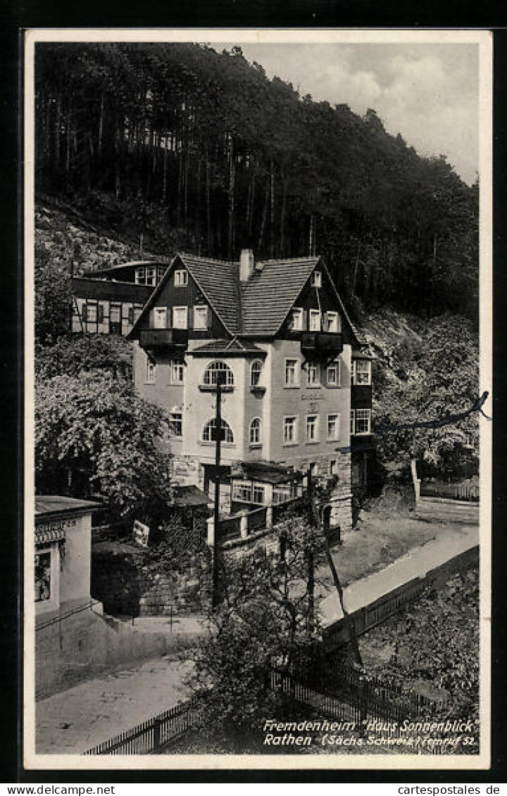 AK Rathen /Sa., Fremdenheim Haus Sonnenblick Mit Strasse Und Wald  - Rathen