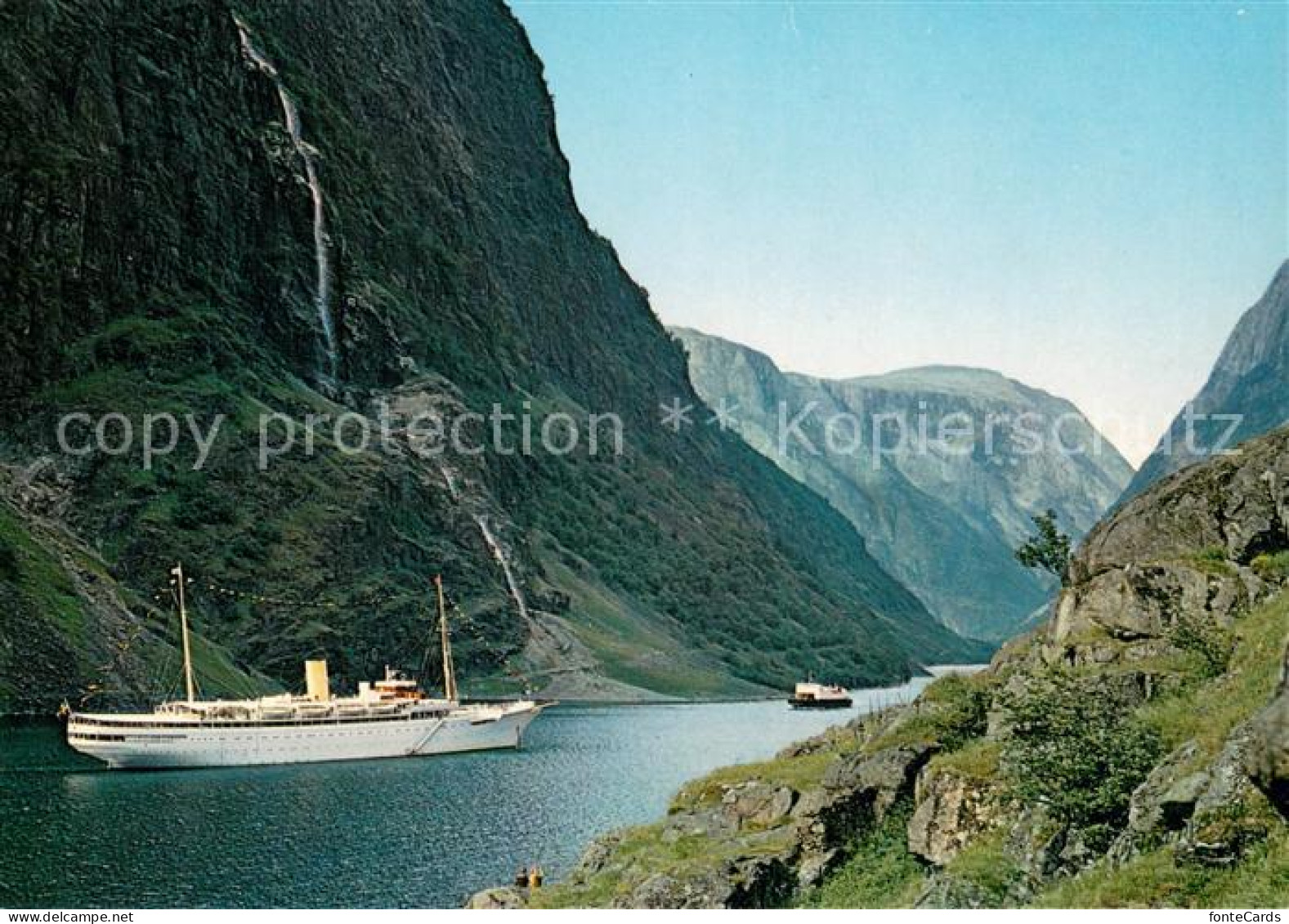 73627716 Sogn Naeroyfjord Dampfer Berge  - Norvège