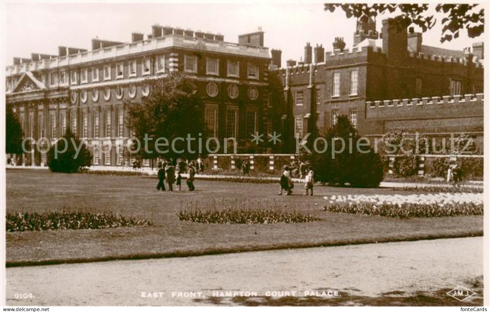 73620467 Richmond_upon_Thames East Front Of Hampton Court Palace - Andere & Zonder Classificatie