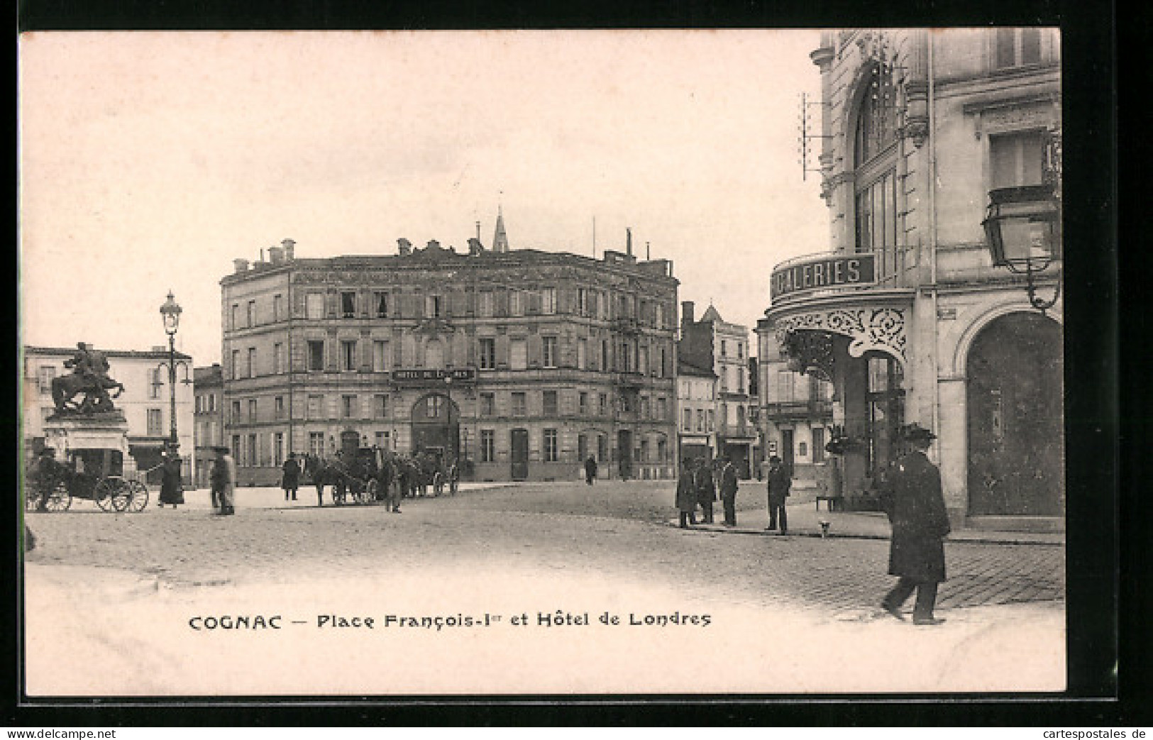 CPA Cognac, Place Francois 1er Et Hotel De Londres  - Cognac