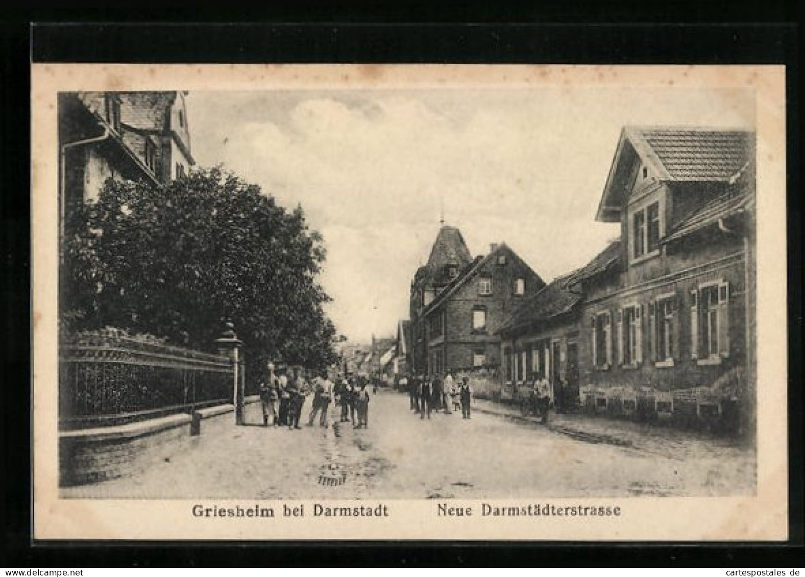 AK Griesheim Bei Darmstadt, Neue Darmstädterstrasse Mit Einwohnergruppe Und Soldaten  - Griesheim
