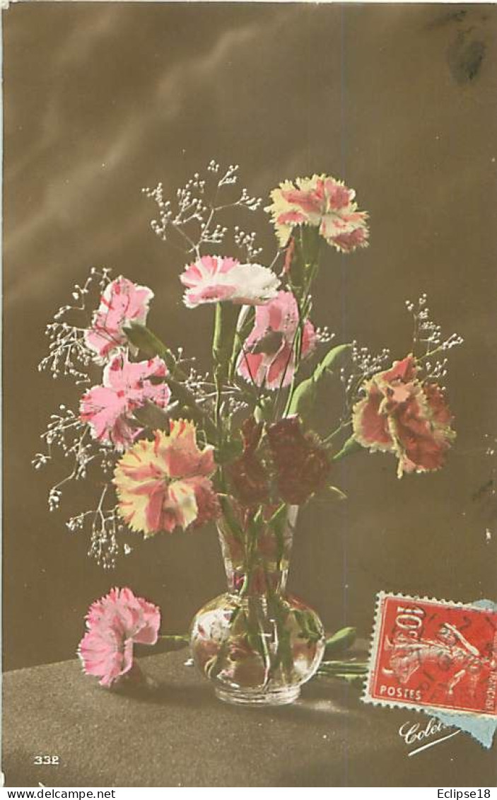 Fleurs Dans Un Vase    Q 2585 - Flowers