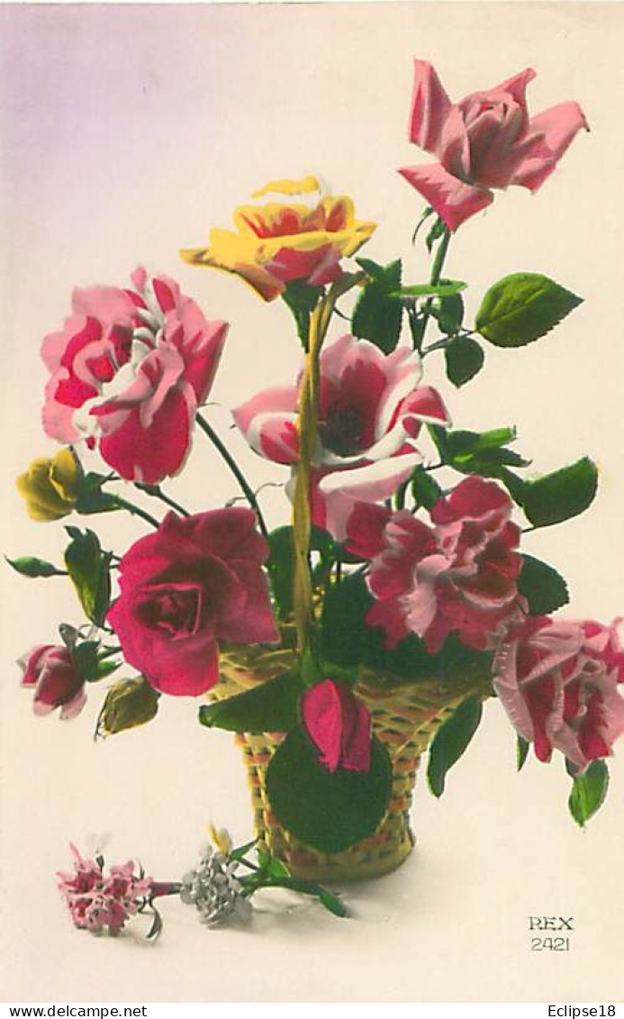 Fleurs Roses Dans Un Vase    Q 2585 - Blumen