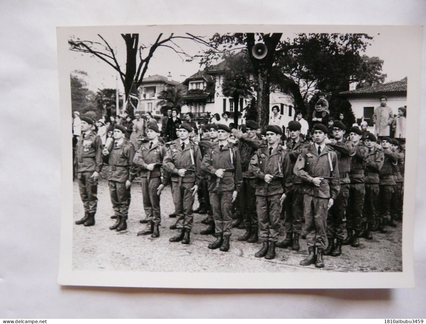 PHOTO ANCIENNE ( 10,5 X 14,5 Cm) - SCENE ANIMEE : Revue De Soldats - Krieg, Militär